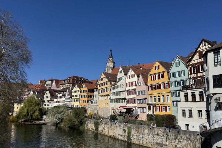 Alte Häuser am Fluss in Tübingen